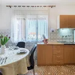 Apartment Amazing In With Wifi Galižana